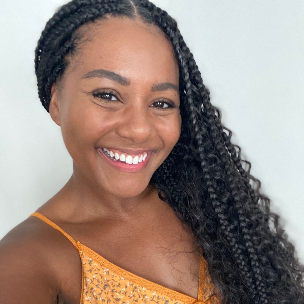 Meet your Posher, Adrina
